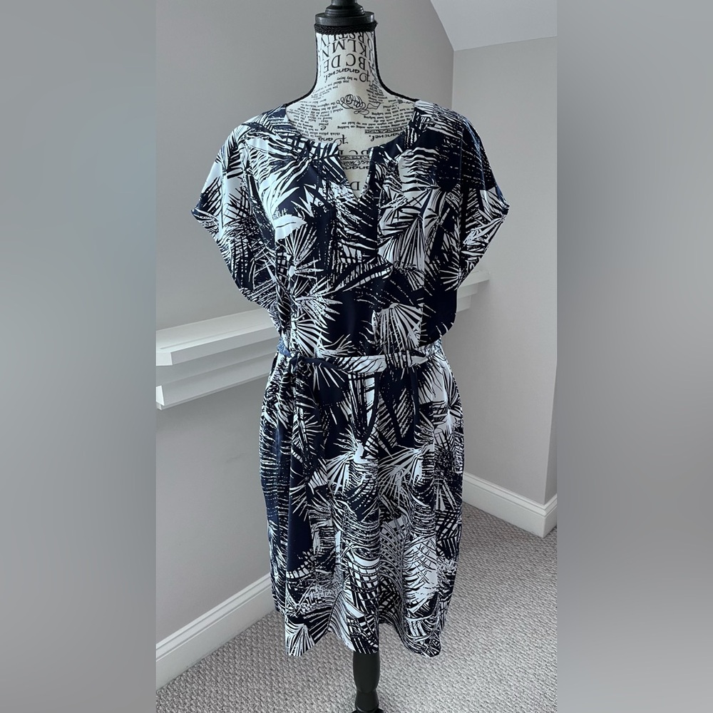 Ladies short sleeve belted dress